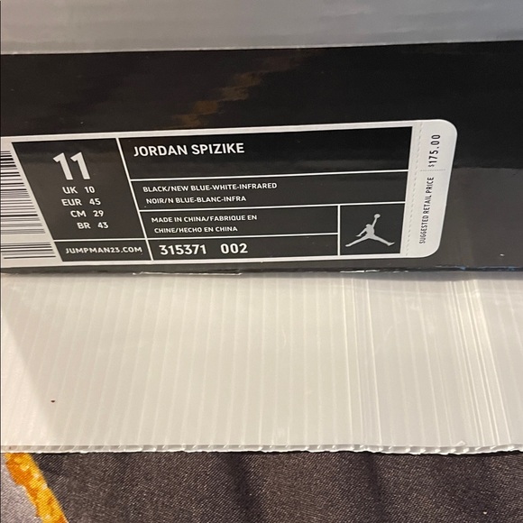 Jordan Spizike Black and Infrared Sneakers - Picture 8 of 11